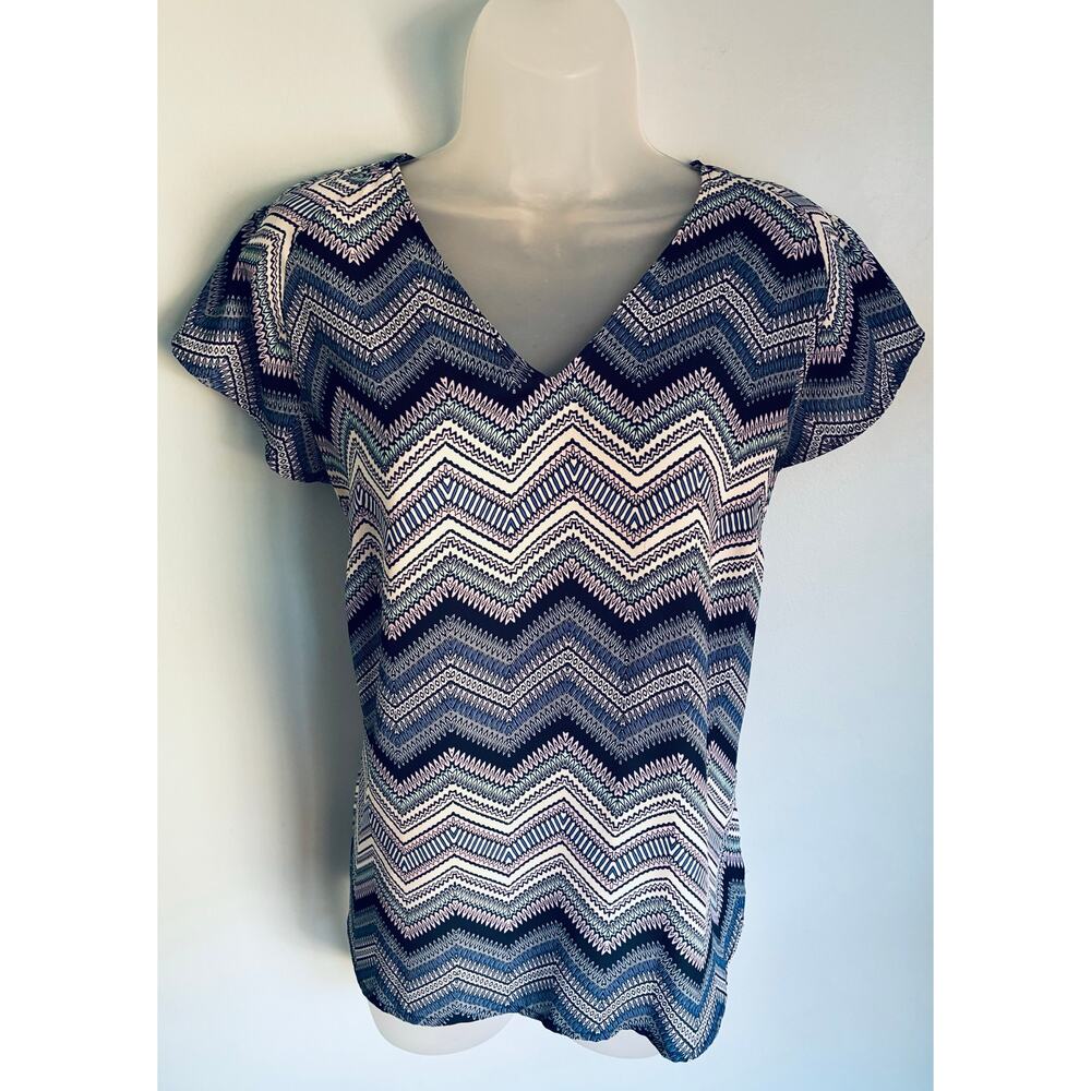 Maurices Top Blouse Lightweight Boho Indie V-Neck Blue Chevron Women's Medium